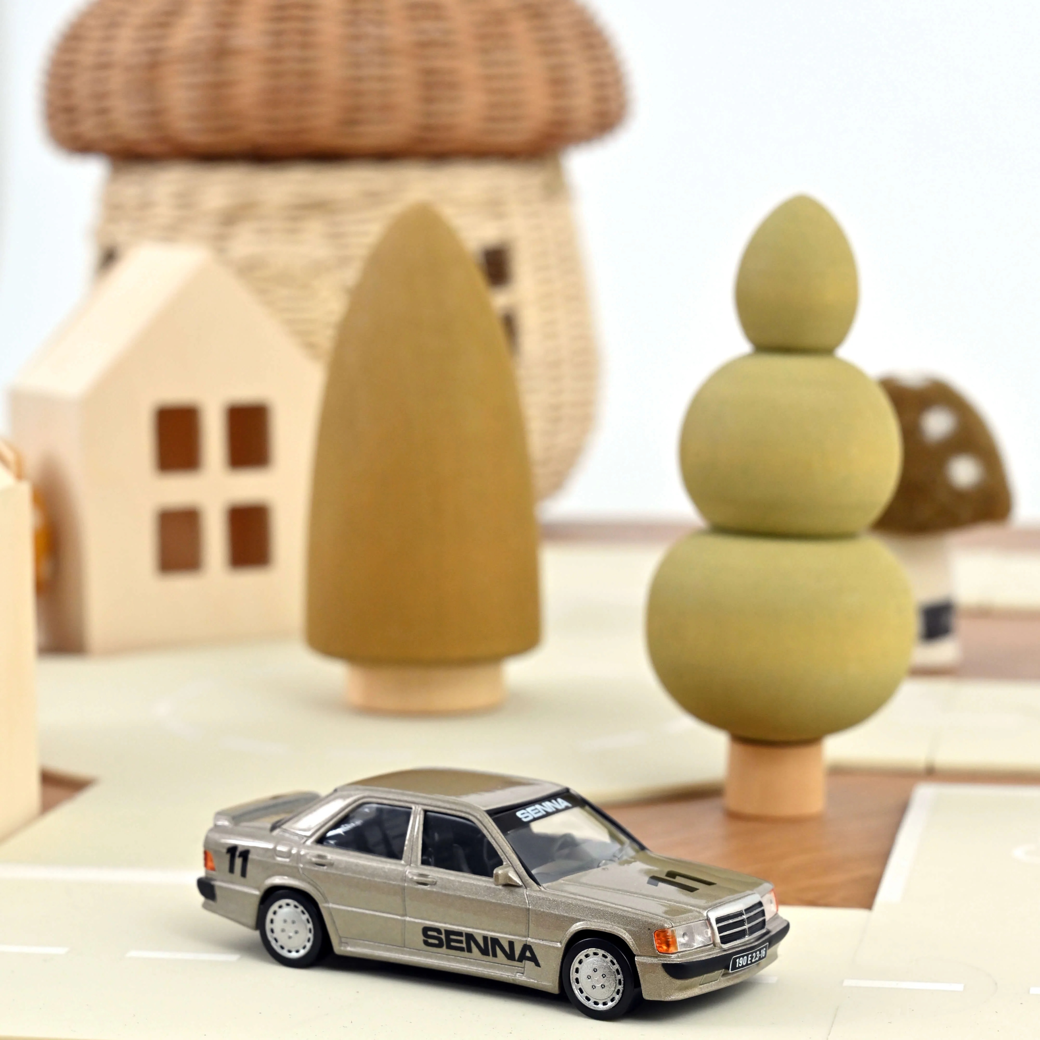 Miniature 1